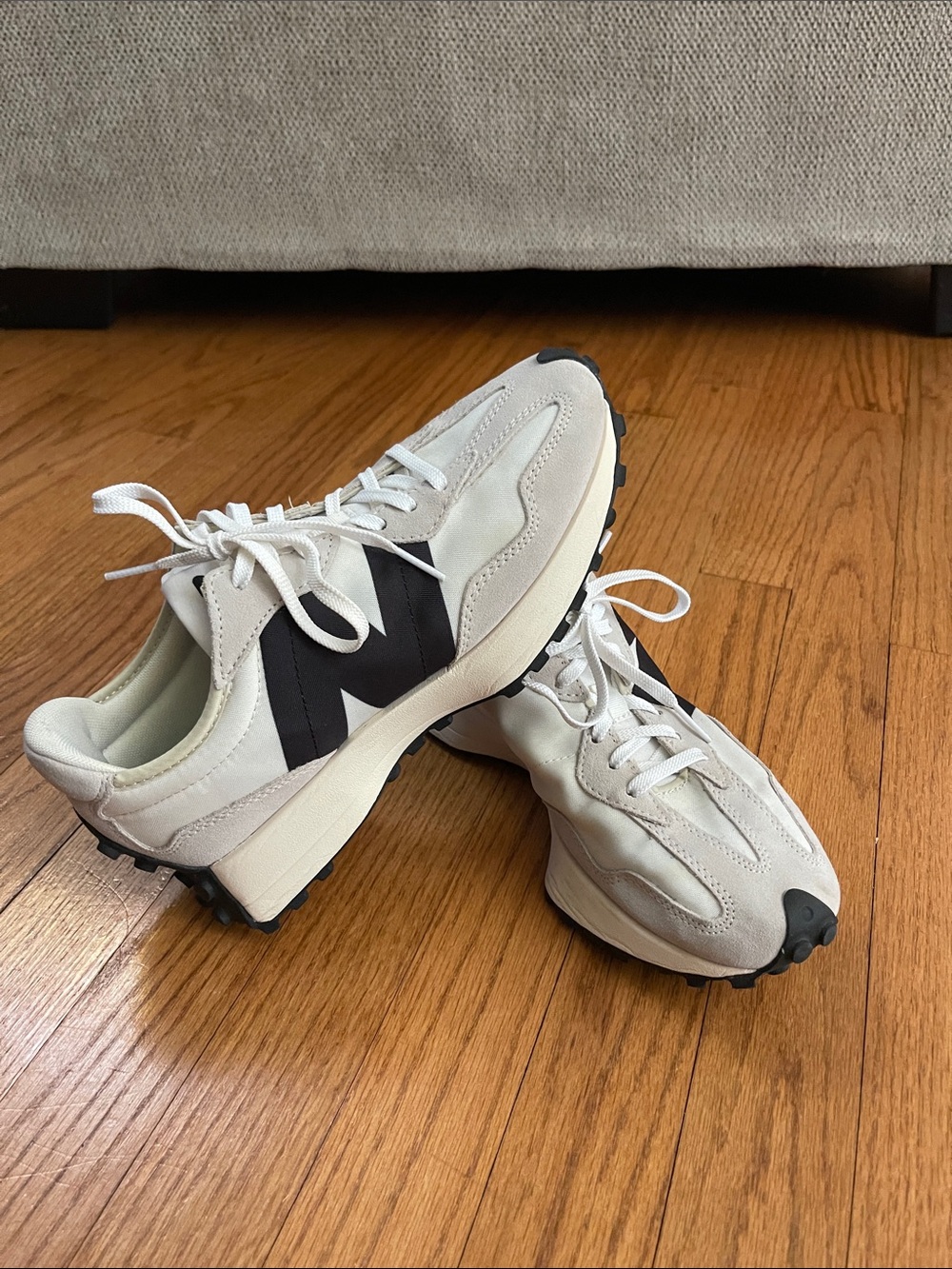 New Balance 327 Women’s Size 8.5